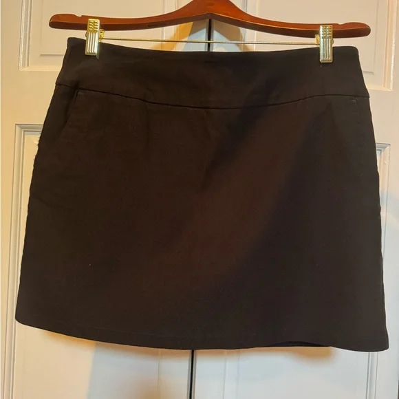 Classic yet casual Black Skirt -10 - Picture 1 of 5